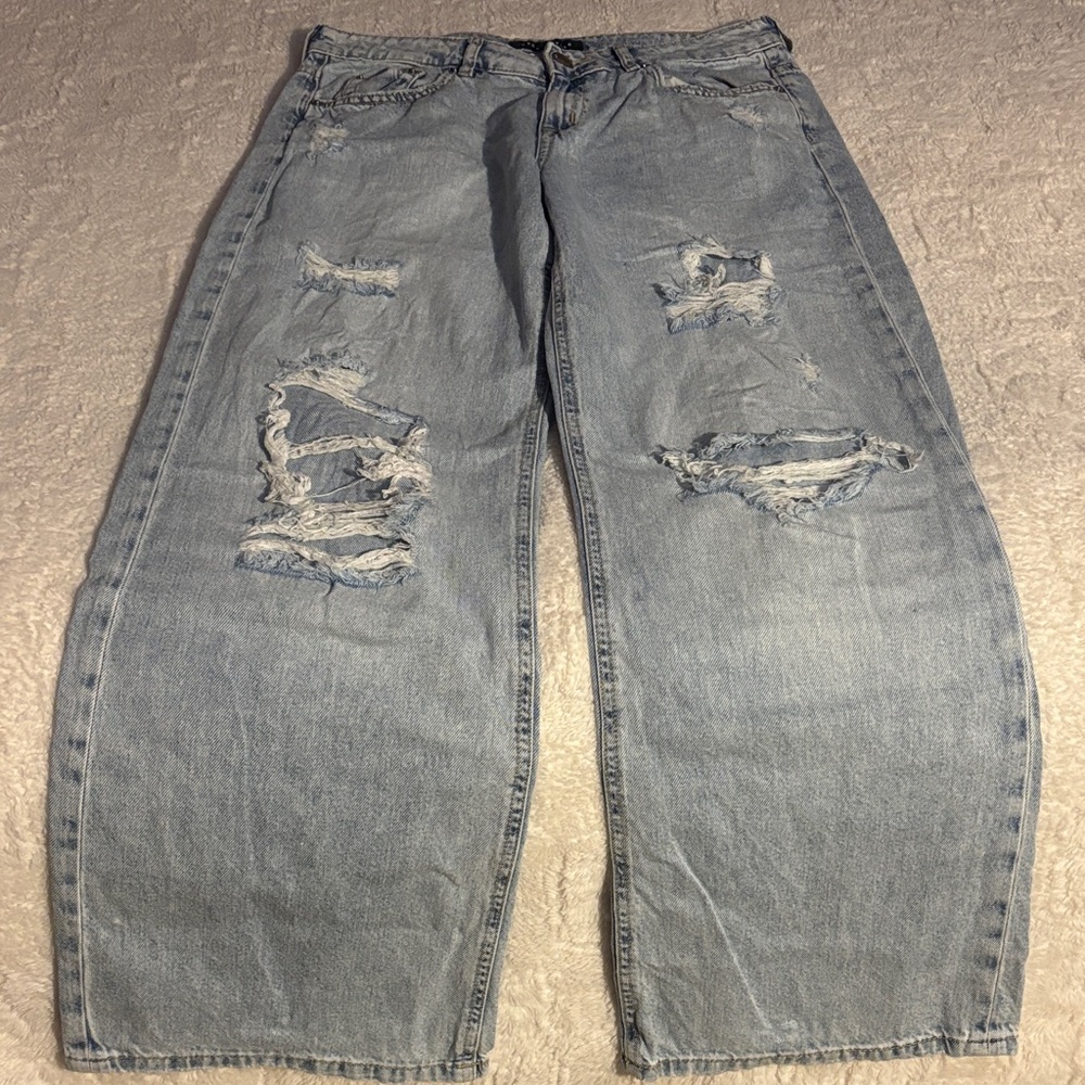 Aeropostale Women’s Relaxed Distressed Jeans - Light Blue